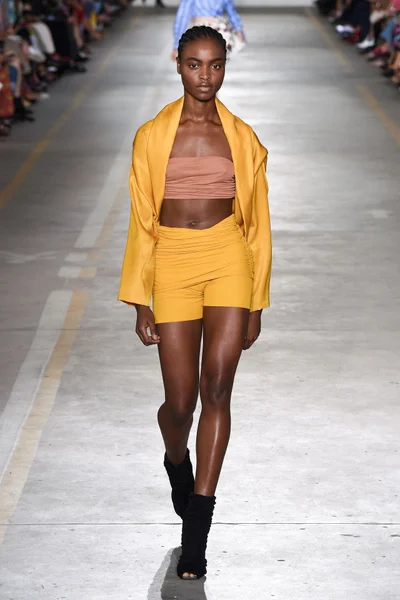 Look 17